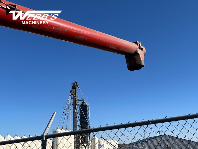 2015 Buhler Farm King 13x70TMMR Grain Auger