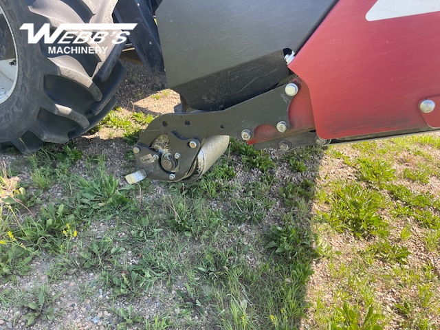 2016 MacDon M205 Windrower