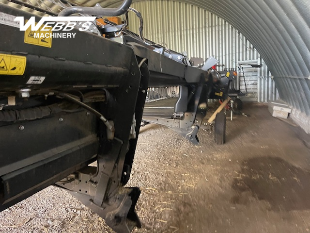 2016 MacDon M205 Windrower