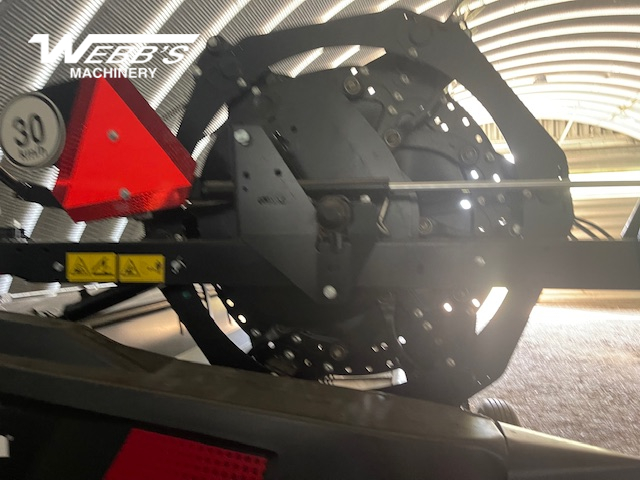 2016 MacDon M205 Windrower