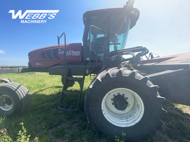 2016 MacDon M205 Windrower