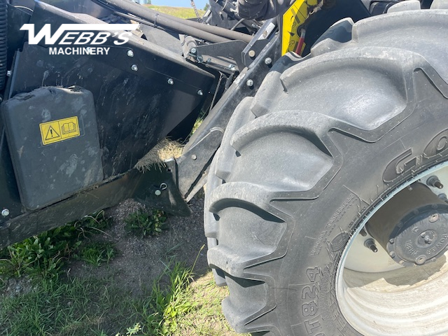 2016 MacDon M205 Windrower