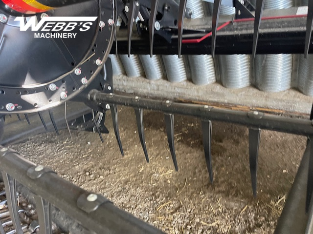 2016 MacDon M205 Windrower