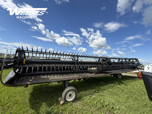 2018 MacDon FD75-35 Header Combine