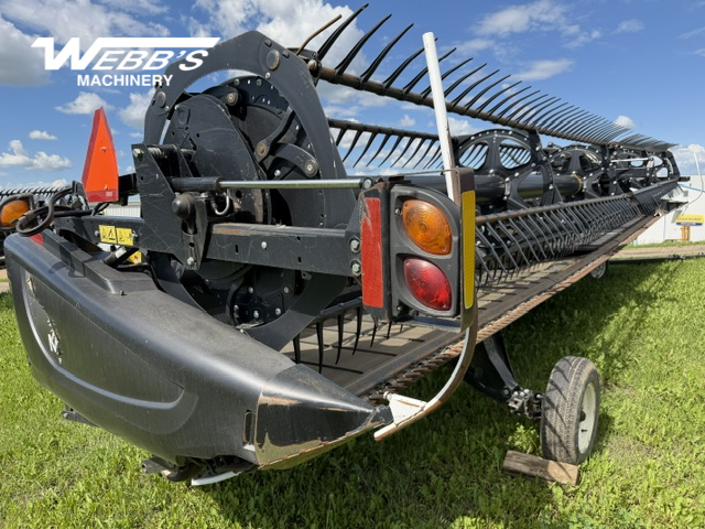 2018 MacDon FD75-35 Header Combine