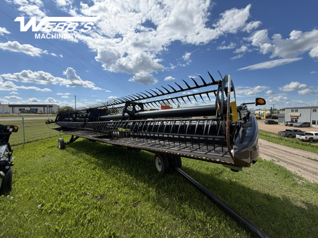 2018 MacDon FD75-35 Header Combine