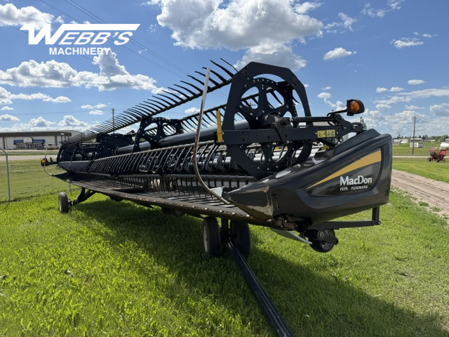 2018 MacDon FD75-35 Header Combine