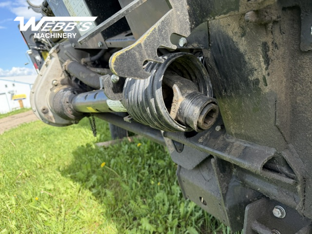 2018 MacDon FD75-35 Header Combine