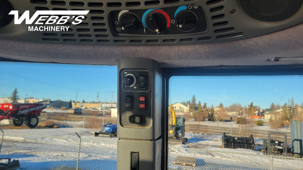 2014 New Holland TV6070 Tractor