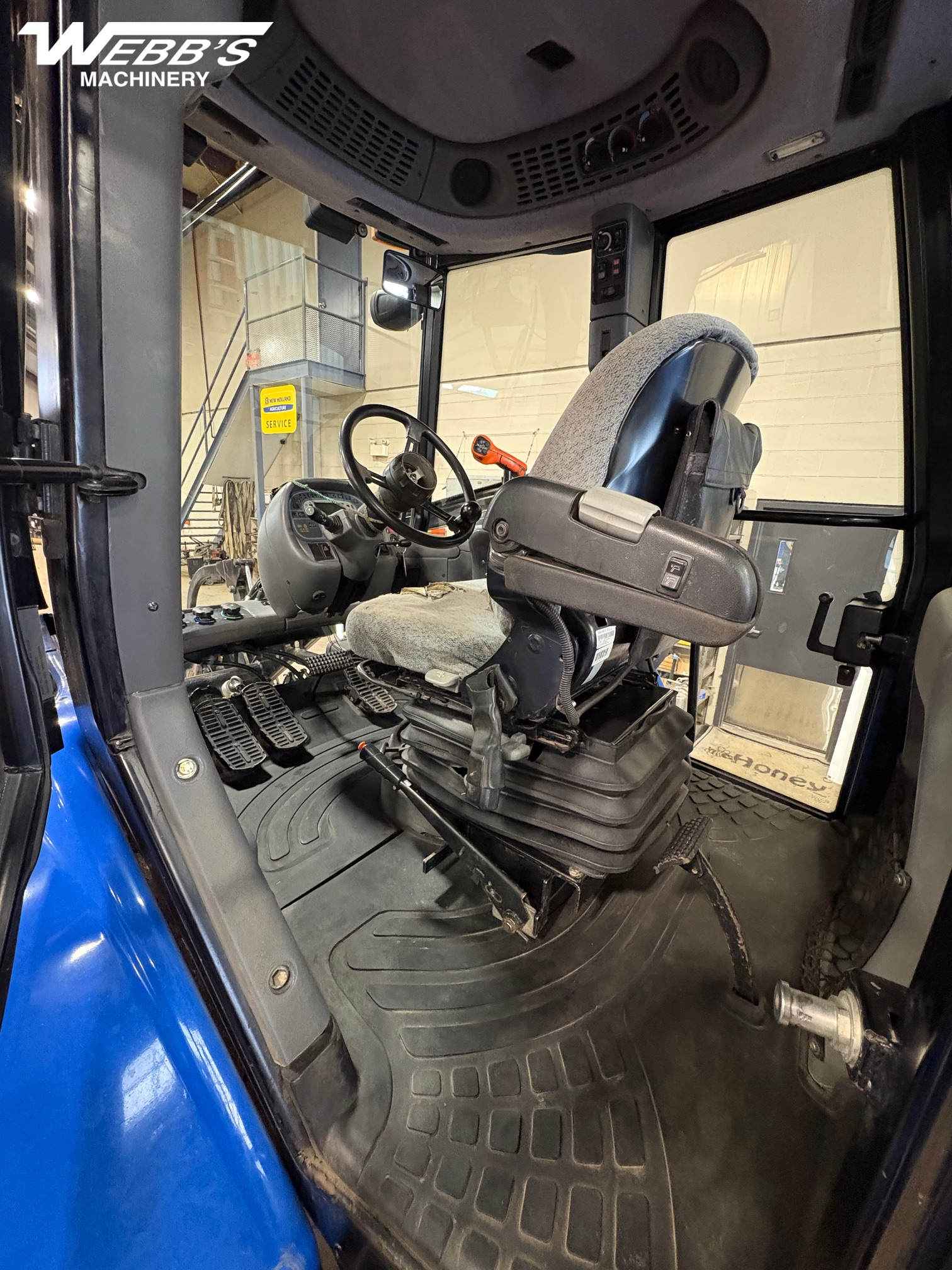 2014 New Holland TV6070 Tractor