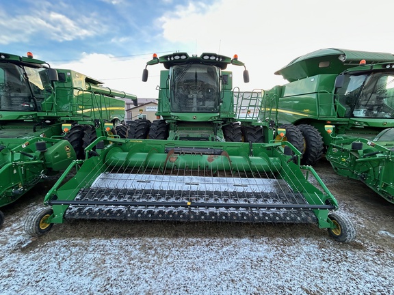 2017 John Deere S680 Combine