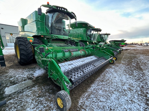 2017 John Deere S680 Combine