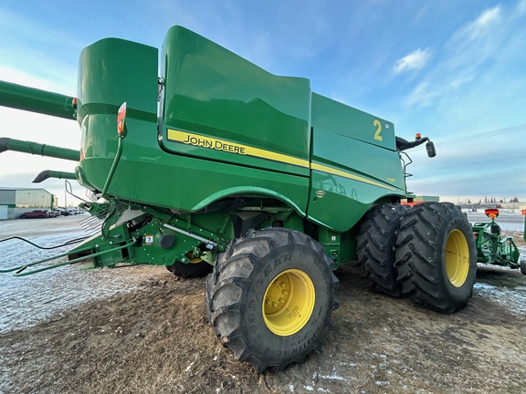 2017 John Deere S680 Combine