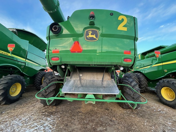 2017 John Deere S680 Combine