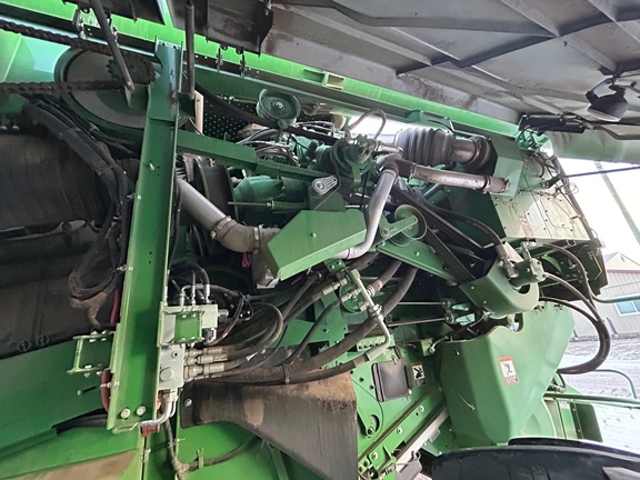 2017 John Deere S680 Combine