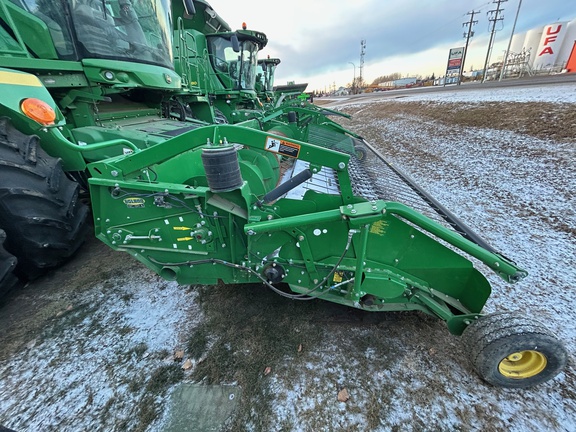 2017 John Deere S680 Combine