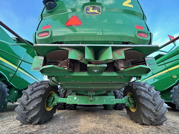 2017 John Deere S680 Combine