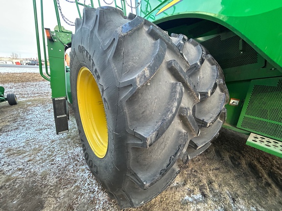 2017 John Deere S680 Combine