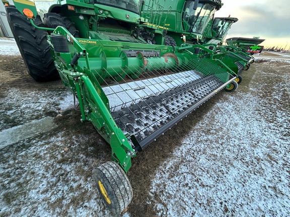 2017 John Deere S680 Combine