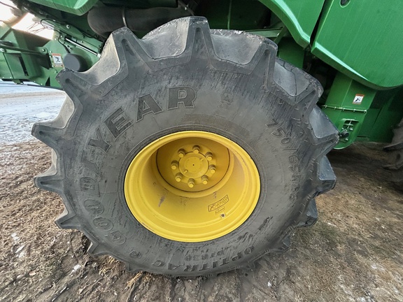 2017 John Deere S680 Combine