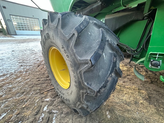 2017 John Deere S680 Combine