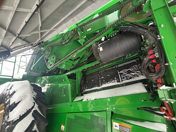 2017 John Deere S680 Combine