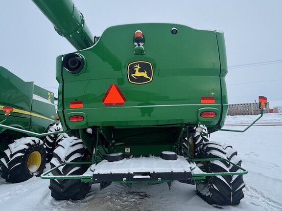 2017 John Deere S680 Combine