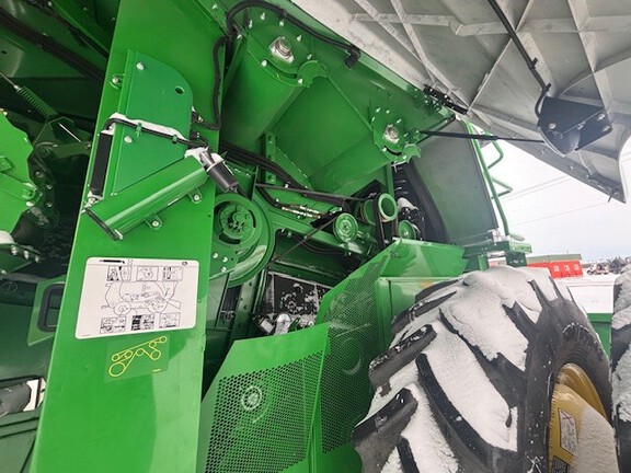 2017 John Deere S680 Combine