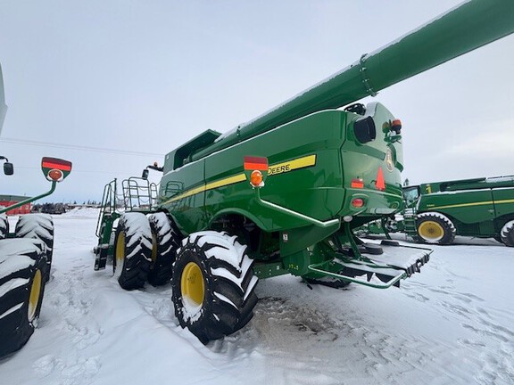 2017 John Deere S680 Combine