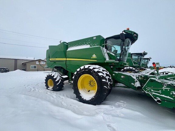 2017 John Deere S680 Combine