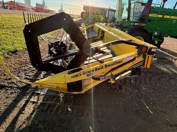 2009 John Deere 4895 Windrower