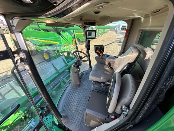 2020 John Deere S790 Combine