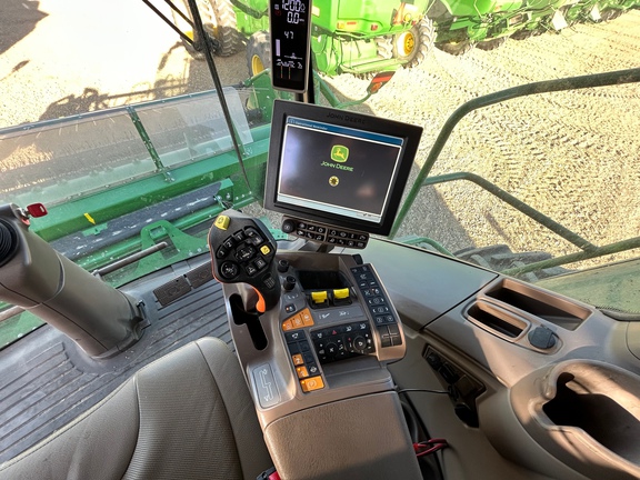 2020 John Deere S790 Combine