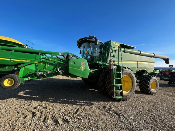 2020 John Deere S790 Combine