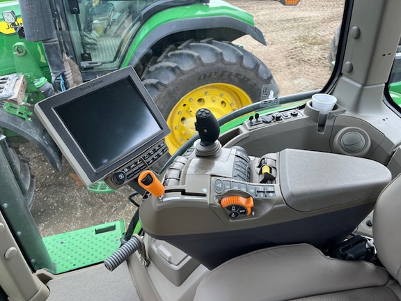 2021 John Deere 7R 250 Tractor