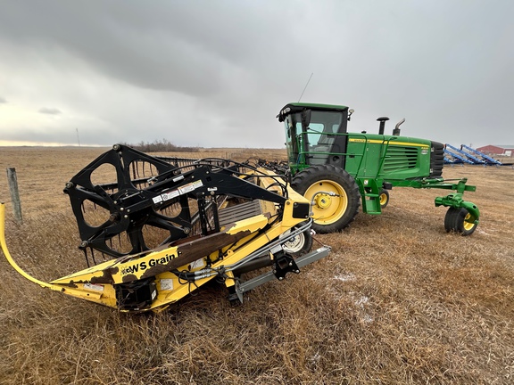 2010 John Deere A400 Windrower