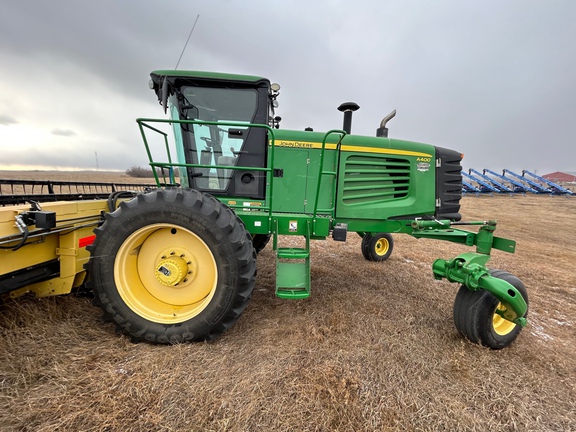 2010 John Deere A400 Windrower