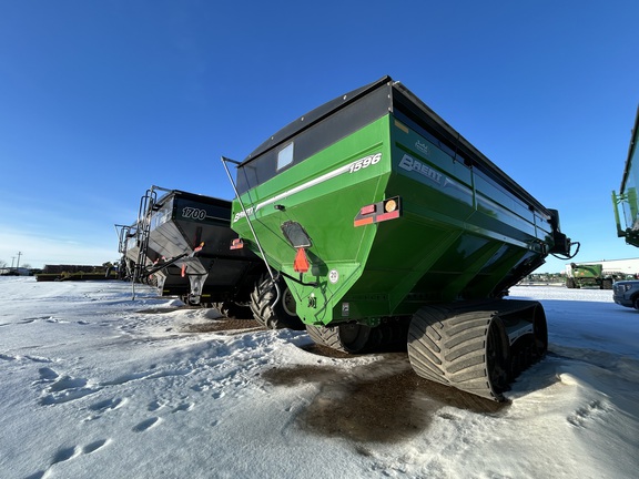 2021 Brent 1596 Grain Cart