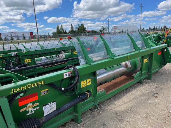 2015 John Deere 615P Header Combine