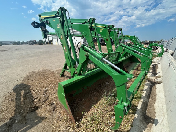 2022 John Deere 700M Loader