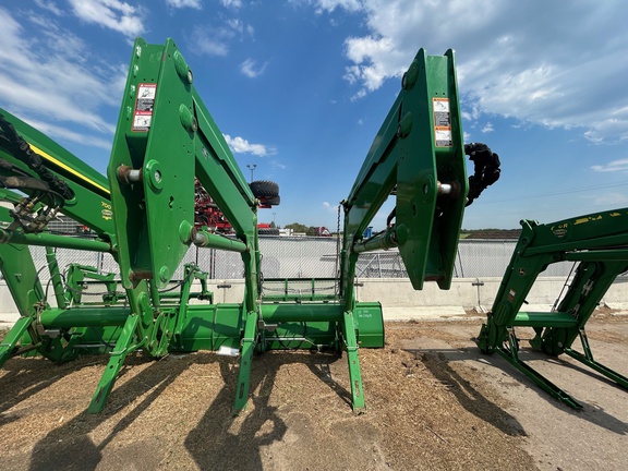 2022 John Deere 700M Loader