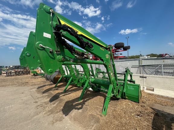 2022 John Deere 700M Loader