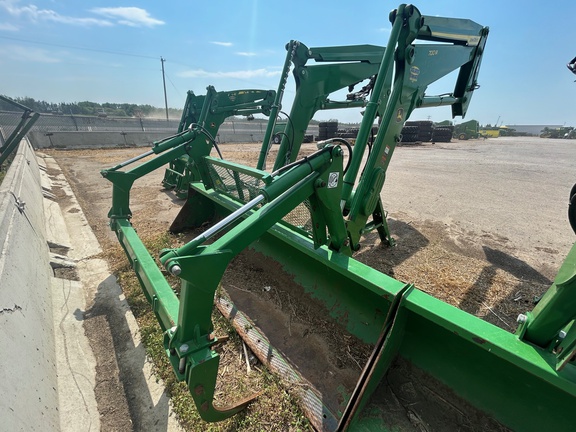 2022 John Deere 700M Loader