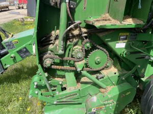 2016 John Deere 569 Baler/Round