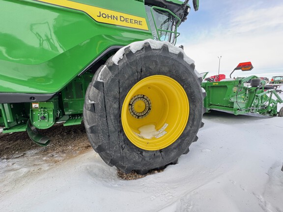 2022 John Deere X9 1000 Combine