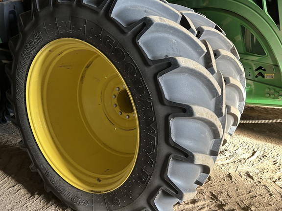 2021 John Deere 9520R Tractor 4WD