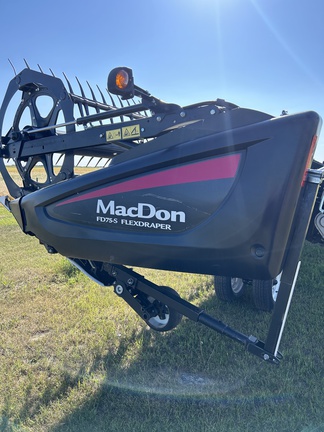 2018 MacDon FD75 Header Combine