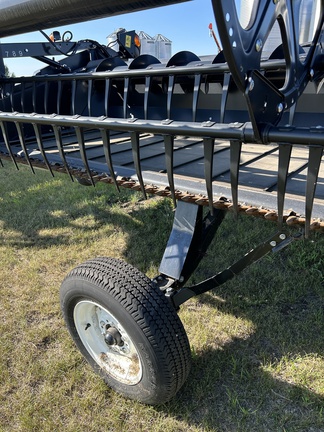 2018 MacDon FD75 Header Combine