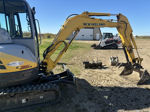 2011 New Holland E35B Excavator Mini