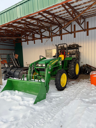 2014 John Deere 5075E Tractor